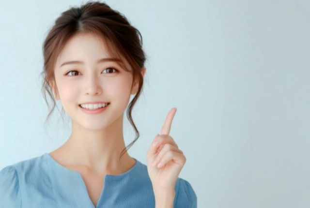 人差し指をたてる女性